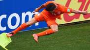 Veja os gols de Holanda 2 x 1 México pela Copa 2014 em 3D