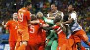 Veja os gols de Holanda (4) 0 x 0 (3) Costa Rica em 3D
