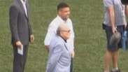 Ronaldo e Joseph Blatter se encontram em torneio de futebol