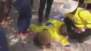 Cabo eleitoral leva um soco e cai no chão durante campanha