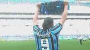 Barcos faz 100 jogos pelo Grêmio e é homenageado na Arena