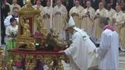 Na 1ª Missa do Galo exibida em 3D, Papa pede mais ternura