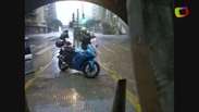 SP: chuva deixa pedestres, motoqueiros e motoristas ilhados