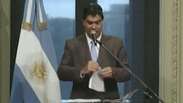 Chefe de Gabinete argentino rasga páginas do 'Clarín'