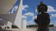 Em protesto, índios fecham acesso ao Palácio do Planalto  