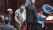 Mujica assume cadeira no Senado após deixar a presidência