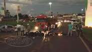 Manifestantes queimam pneus e pedem saída de Dilma Rousseff