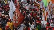 Manifestantes vão às ruas defender Dilma e a Petrobras