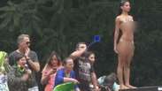 Mulher pelada participa de ato contra Dilma em SP
