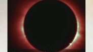 Eclipse total do sol é visto no Hemisfério Norte