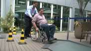 Repórter mostra obstáculos de cadeirantes na cidade olímpica