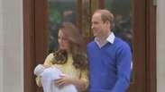 Príncipe William e Kate apresentam filha e fãs ficam eufóricos
