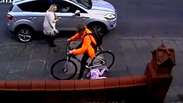Ciclista invade calçada e atropela criança de 3 anos