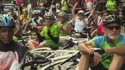 Ciclistas protestam contra a violência no Rio