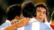 Ídolo uruguaio vê choque de egos entre Messi e Tevez