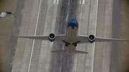 Uau! Boeing 787 faz decolagem quase perpendicular ao chão