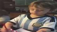 Com a camisa da Argentina, garoto aposta em Chile e vira hit