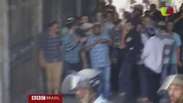 Palestinos e polícia israelense se enfrentam em mesquita