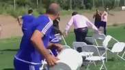 Mourinho zoeiro! Técnico joga água em jogadores do Chelsea