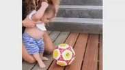 Segundo filho de Piqué faz 6 meses e já brinca com bola