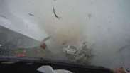 Carro é engolido por tornado na China