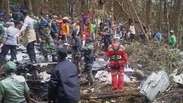 Equipes encontram os corpos de 54 vítimas de avião indonésio