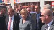 Merkel é vaiada em centro de refugiados atacado na Alemanha