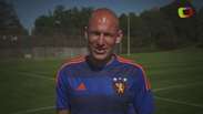 Astro holandês Robben veste a camisa do Sport (PE)