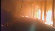 Câmera em carro registra fuga desesperada de incêndio na Califórnia