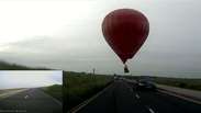 Câmera em carro registra 'fina' de balão de ar quente em estrada