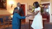 Americana de 106 anos dança de alegria com casal Obama