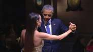 Vídeo mostra Obama se arriscando no tango em jantar com Macri em Buenos Aires