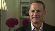 Tom Hanks se emociona ao falar sobre solidão na infância