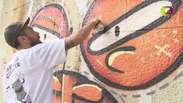 SP: artista grafita contra decisão de Doria de limpar muros