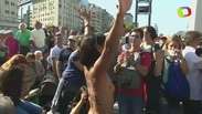 Argentinas protestam pela igualdade de gêneros com topless