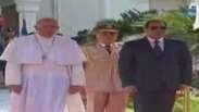 Papa chega ao Egito para defender reconciliação de religiões