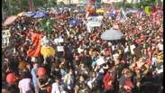 Milhares de pessoas fazem carnaval para gritar Fora Temer em SP