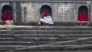 No Nepal, mulheres menstruadas são isoladas por serem "impuras"