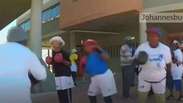 Vovós sul-africanas combatem o envelhecimento lutando boxe