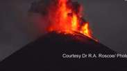 Vulcão Reventador do Equador expele lava em intensa erupção
