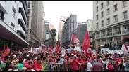 Manifestantes fazem ato em Porto Alegre em defesa de Lula