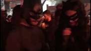Fátima Bernardes e Túlio Gadêlha dançam vestidos de Batman e Mulher-Gato. Vídeo!