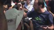 Tumulto: Homem é agredido por militantes em frente à sede da PF