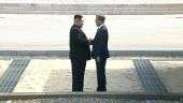 O momento do encontro histórico entre os líderes das duas Coreias