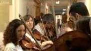 A orquestra de voluntários que leva música a pacientes terminais