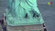 Mulher é presa por escalar a base da Estátua da Liberdade 