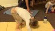 Crianças de 3 anos fazem aula de yoga para combater stress