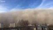 Tempestade de areia gigantesca 'engole' cidade chinesa; assista