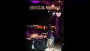 Marquezine usa look com transparência e curte show de DJ de 11 anos em Noronha