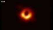 Como os cientistas conseguiram a proeza inédita de fotografar um buraco negro